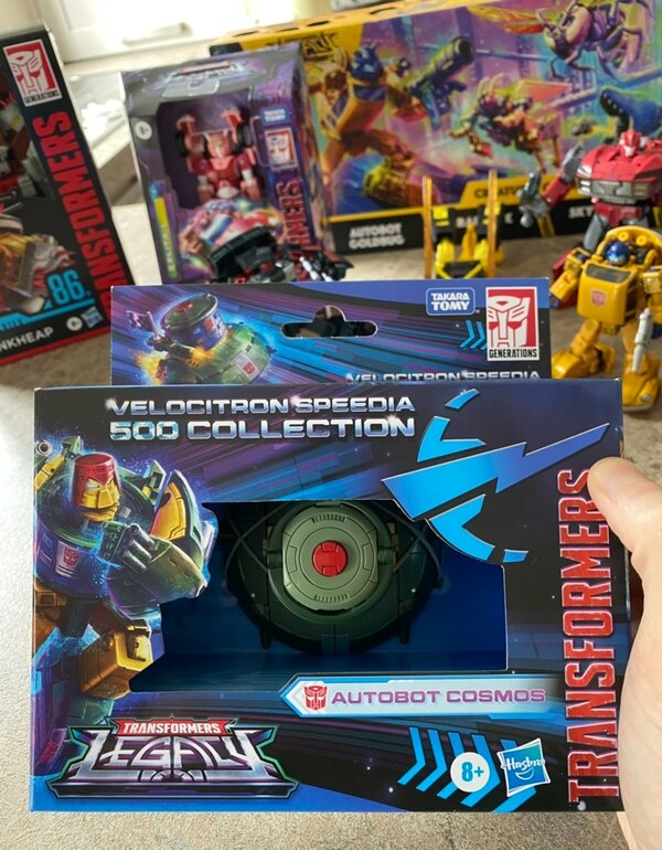 Legacy Velocitron Speedia 500 Collection Autobot Cosmos In Hand Image  (1 of 9)